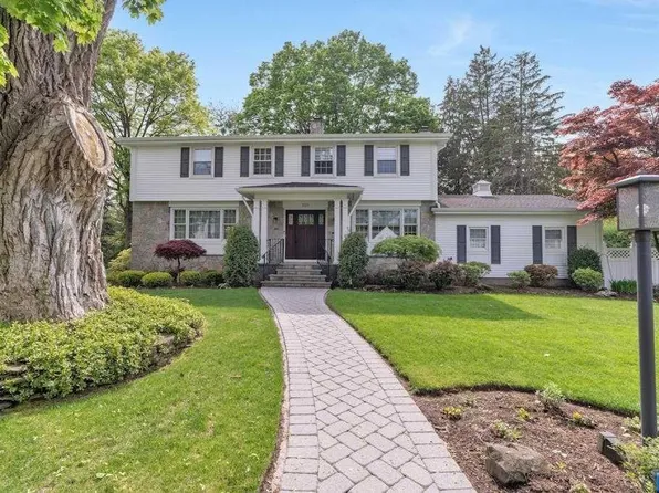 228 Country Club Dr, Oradell, NJ 07649