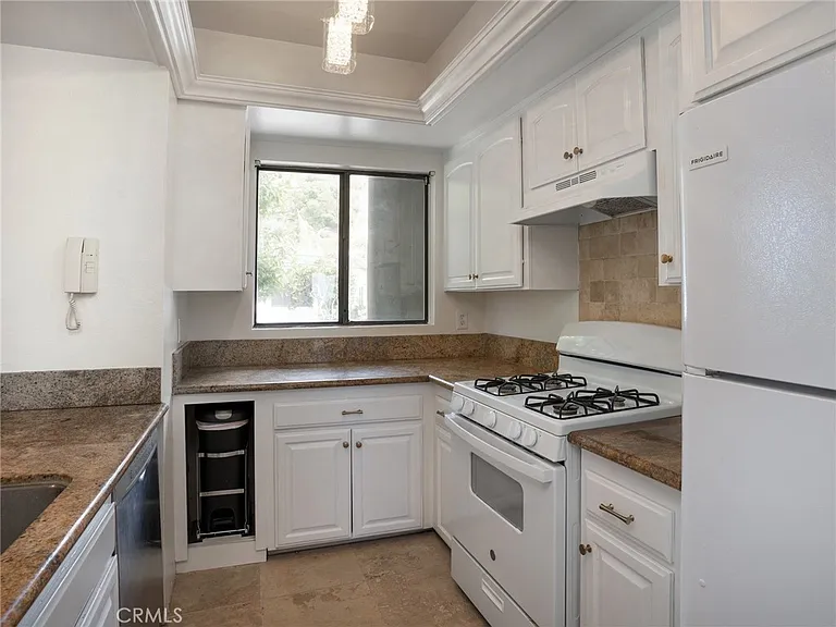 355 Pershing Dr #B — Photo 21