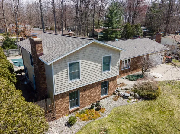7146 Williamstown Dr, Hudsonville, MI 49426