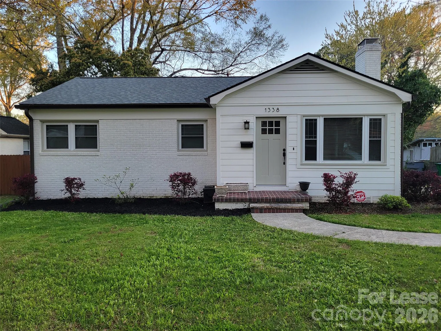3 bed, 1.0 bath, 1100 sqft, $2,195 — Photo 1