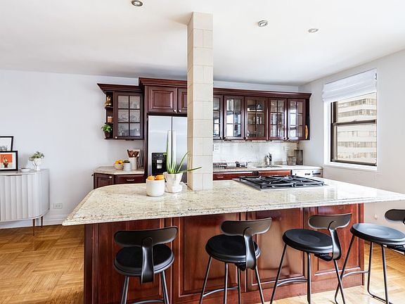 4th image of 235 E 57th St APT 16F