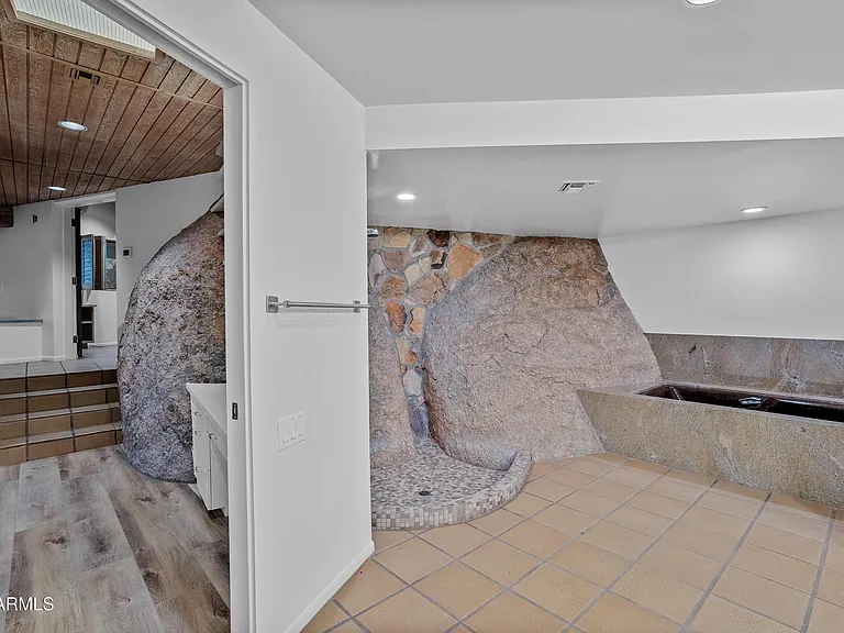 6700 E Hawksnest Rd — Photo 35