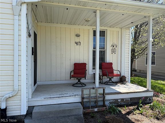 3rd image of 417 2nd St NE