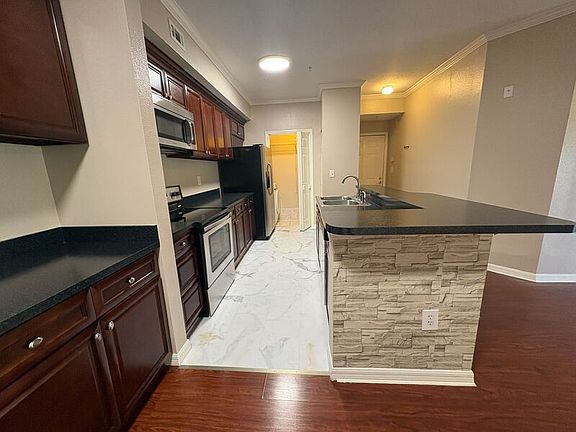 4th image of 5618 Pinnacle Heights Cir APT 210