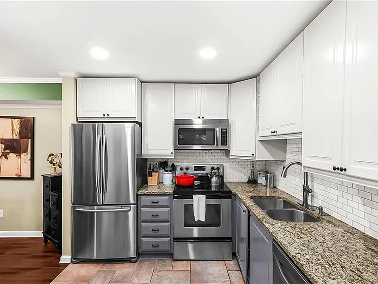 404 McGill Pl NE — Photo 7