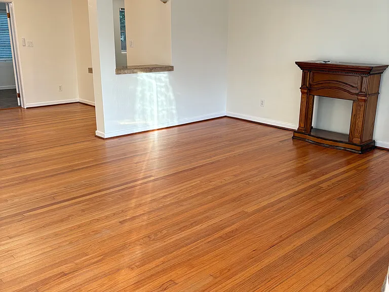 3243 N Orange Ave — Photo 6