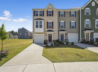 954 Arnold Place Dr, Fuquay Varina, NC 27526