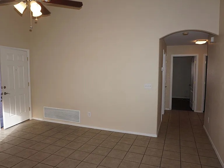 2201 S Saint Suzanne Dr — Photo 12