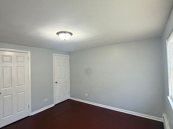 4th image of 8956 S Escanaba Ave APT 2B