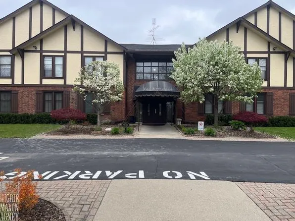 1750 Vernier Rd APT 27, Grosse Pointe Woods, MI 48236