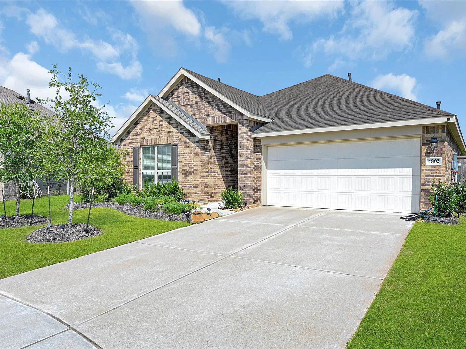 3 bed, 2.0 bath, 2109 sqft, $2,600 — Photo 2