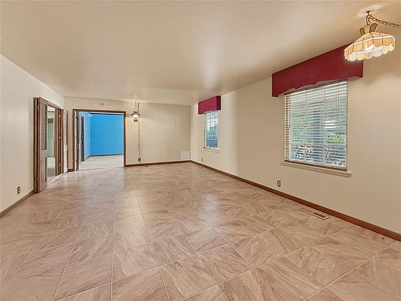4th image of 1404 Rinehart Dr