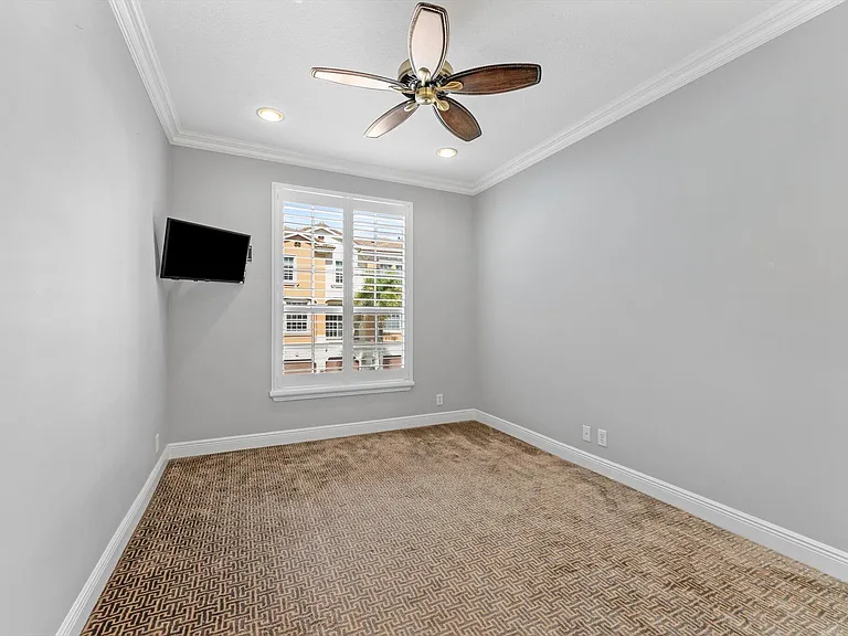604 NE Francesca Ln — Photo 30