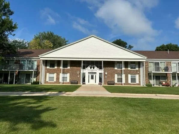 1601 Ohio Ave SW APT 204, Huron, SD 57350