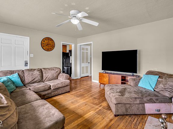 5th image of 323 Cossell Dr