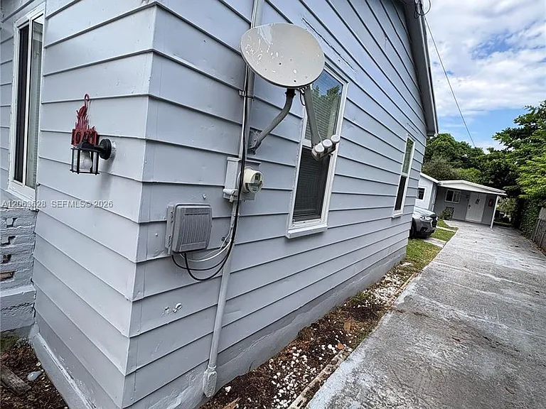 10417 NW 6th Ave #FRONT — Photo 3