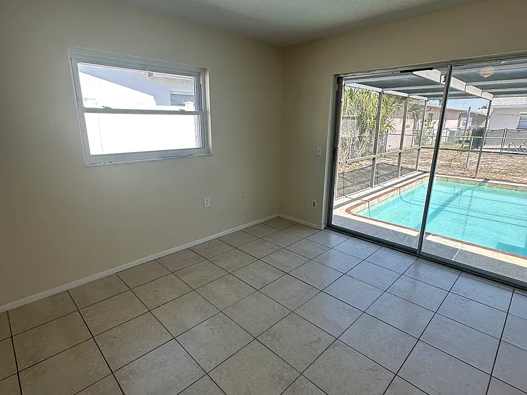 9828 Woodstock Ln — Photo 15