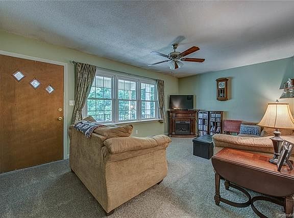 3rd image of 703 Ivy St