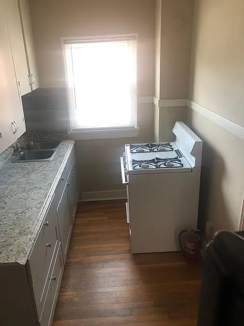 1 bed, 900 sqft, $1,075 — Photo 2