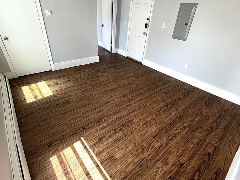 151-153 Franklin St #2R — Photo 3