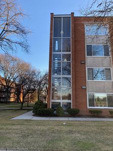 2925 W Thirteen Mile Rd #304, Royal Oak, MI, 48073