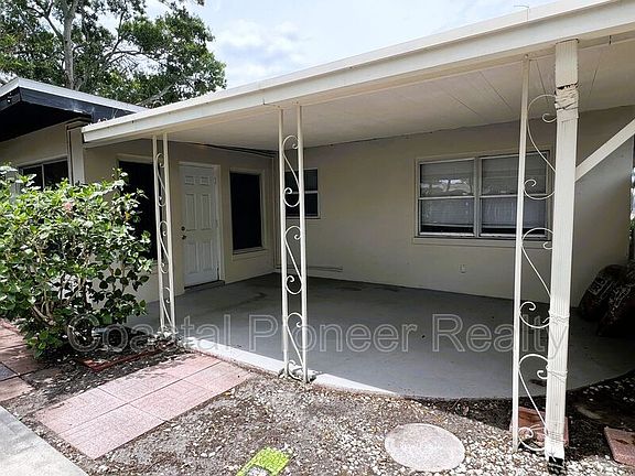 2nd image of 2489 Del Rio Way