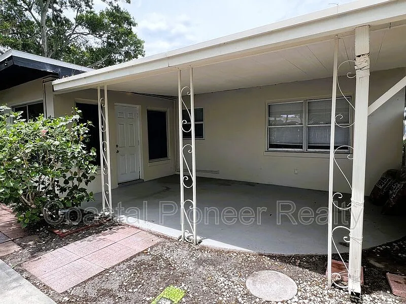 Building Photo - 2489 Del Rio Way