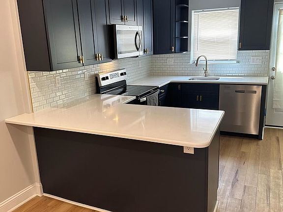 3rd image of 832 Dudley St #0
