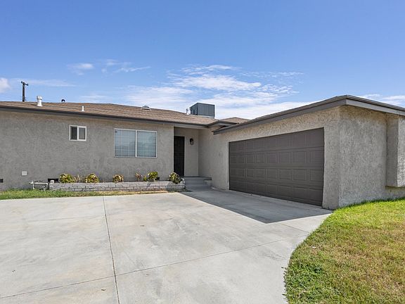 3rd image of 2247 W Orange Grove Ave