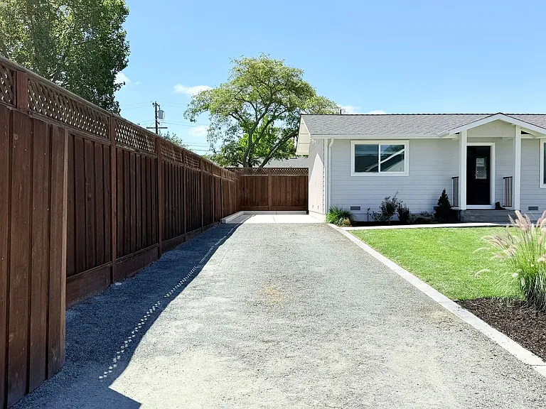 205 Barbara Ct #A — Photo 36
