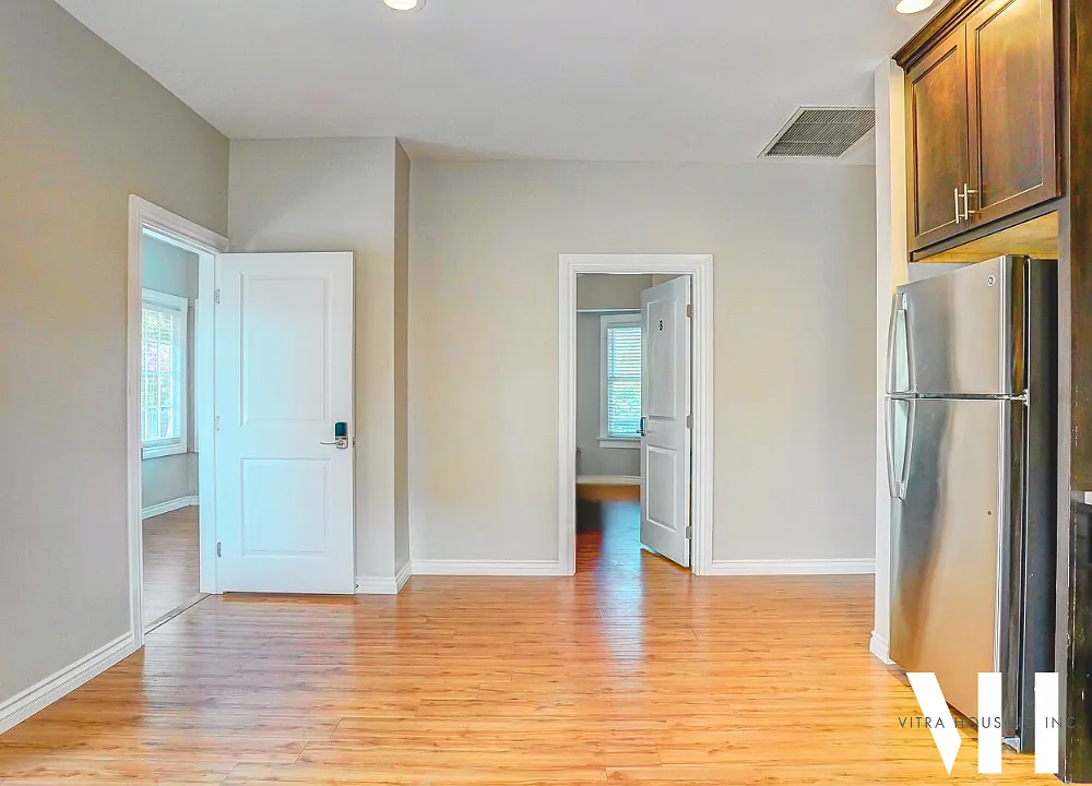 7 bed, 1706 sqft, $8,239 — Photo 3