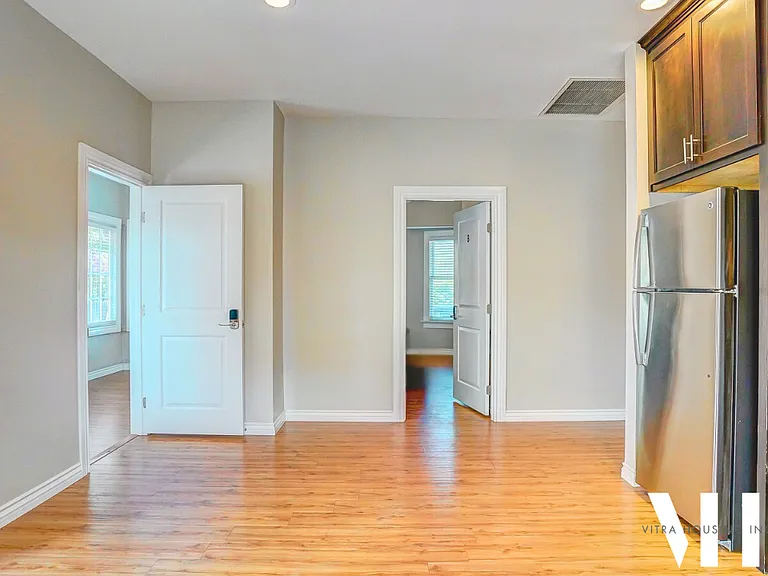 2352 S Portland St — Photo 3