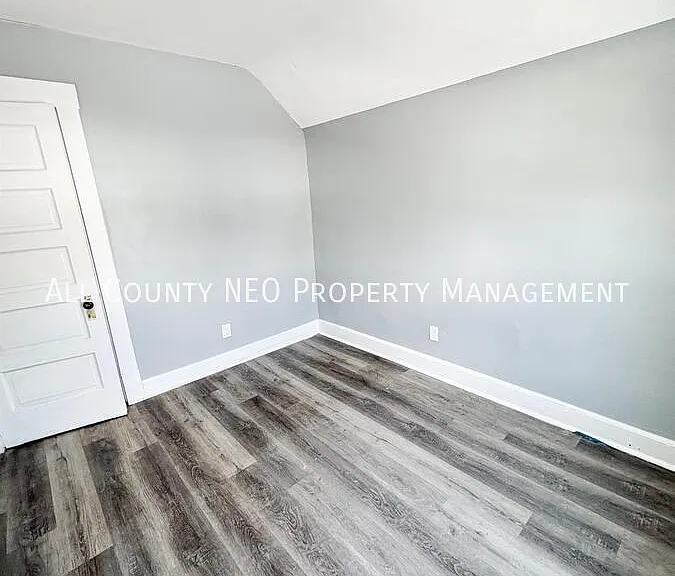 3320 W 56th St #UPPER — Photo 13
