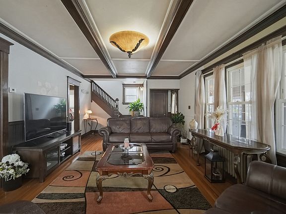 2nd image of 32 Burton St