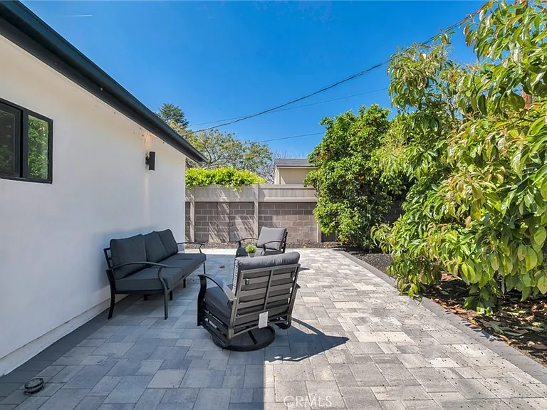 2117 W Clark Ave — Photo 21