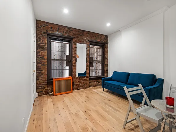 786 Ninth Avenue 2R image 2 of 8