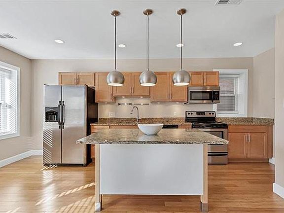 3rd image of 4220 McPherson Ave APT 104