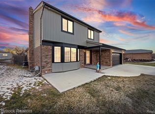 38327 Sleigh Dr, Sterling Heights, MI 48310