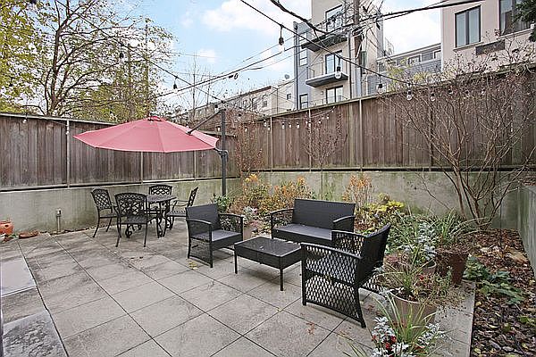 1st image of 384 15th St APT 1R