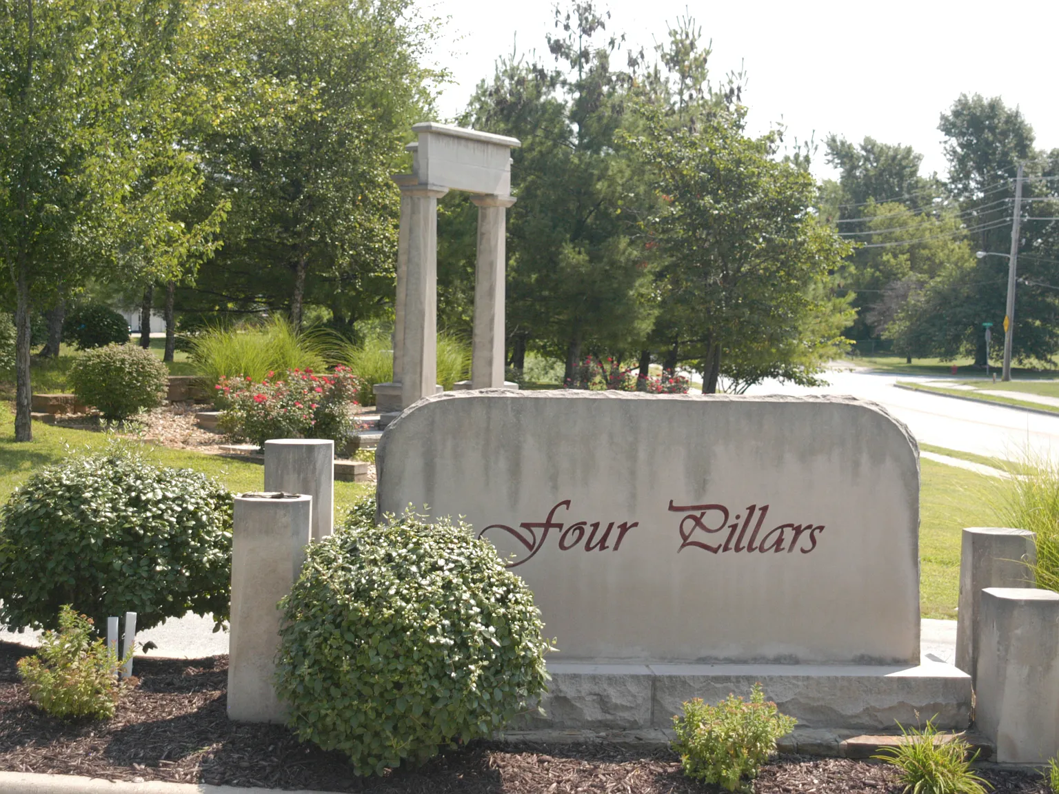 4 bed, 4500 sqft, $2,800 — Photo 2