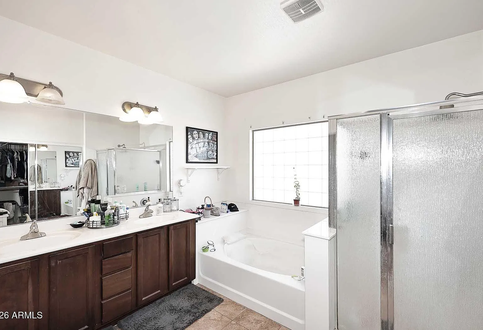 3 bed, 2.0 bath, 2348 sqft, $1,899 — Photo 2