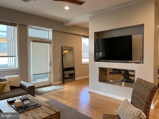 3 bed, 2.0 bath, 1777 sqft, $3,950 — Photo 4