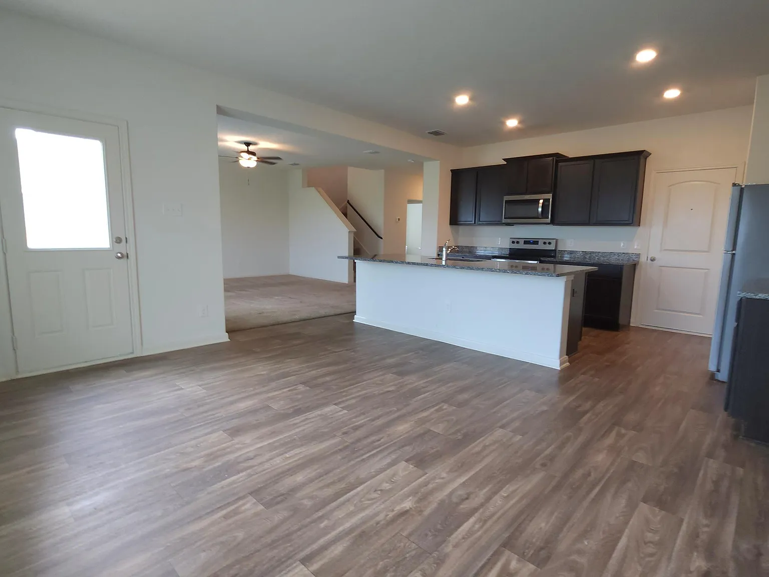 4 bed, 2.5 bath, 2198 sqft, $1,850 — Photo 3