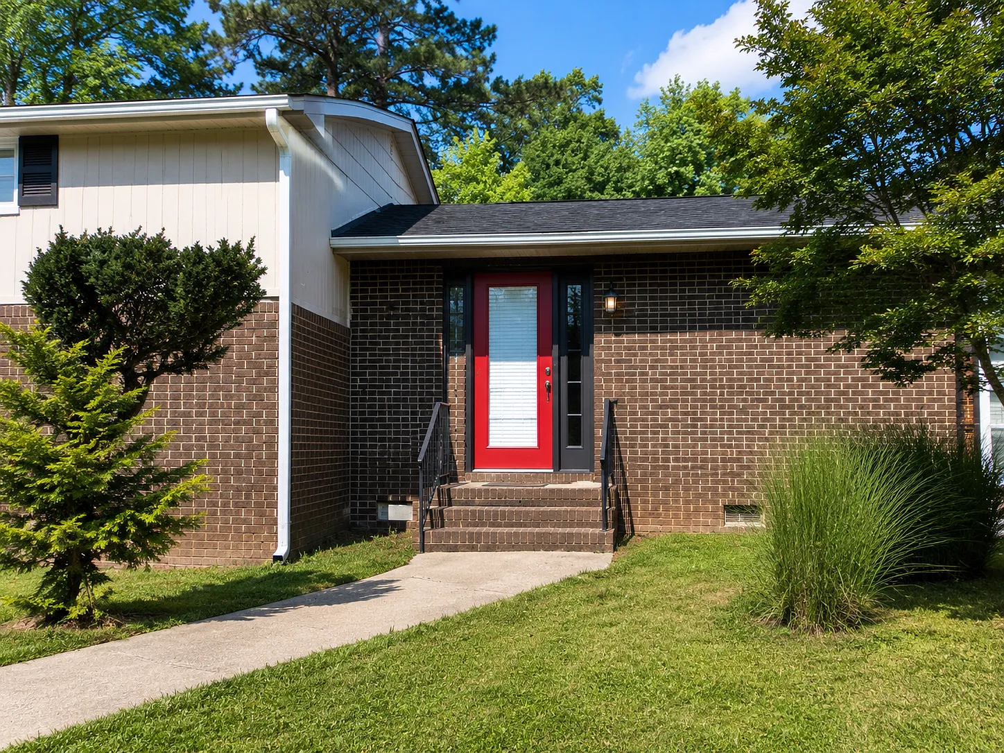 3 bed, 2.5 bath, 2670 sqft, $2,300 — Photo 2