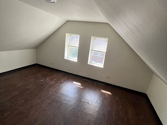 3rd image of 4119 S Sacramento Ave #3