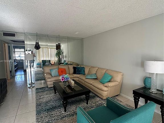2nd image of 3043 Exeter E