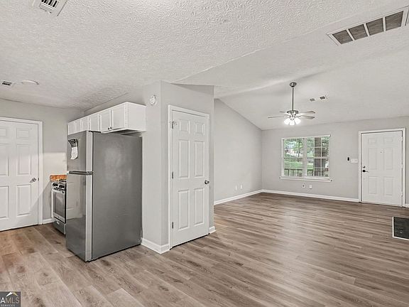 5th image of 240 Spring Cir