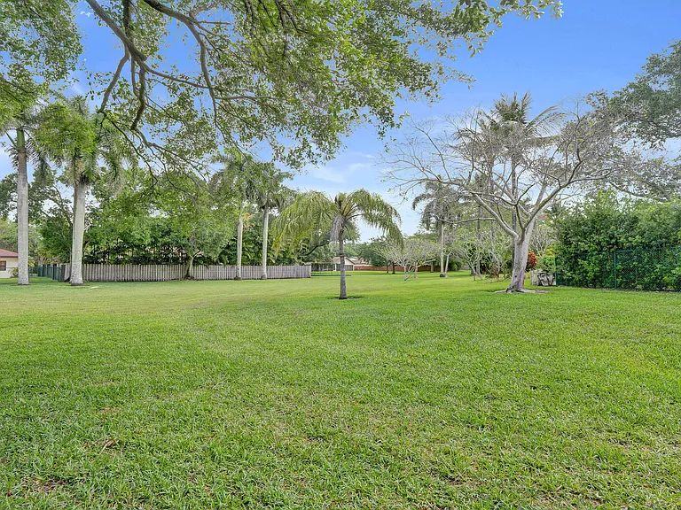 12213 Melissa Way — Photo 42