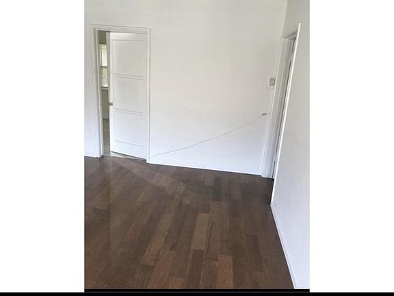 5th image of 9134 S Manhattan Pl #9134