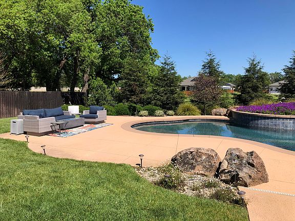 5th image of 9165 Grand Manor Dr